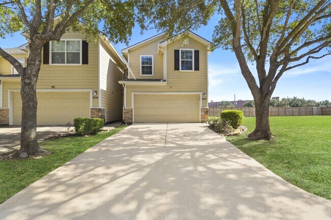 Building Photo - 15875 Misty Loch Ln