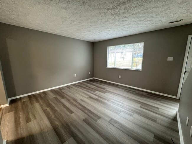 Building Photo - 5031 W Pea Ridge Rd