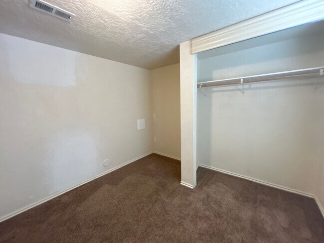 Foto del edificio - 354 Pinecone Dr