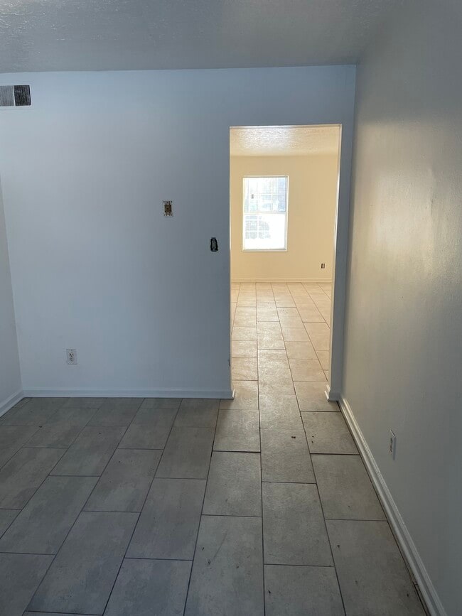 Building Photo - 628 N Woodland Dr