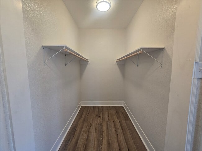 Foto del edificio - 725 Broadway Avenue J