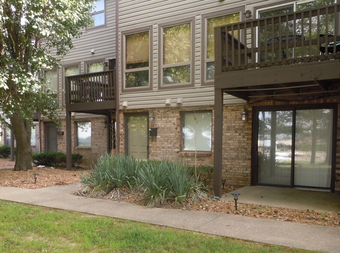 Primary Photo - 105 Sandridge Dr