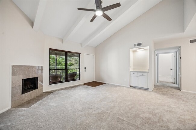 Foto del edificio - 5711 Sugar Hill Dr