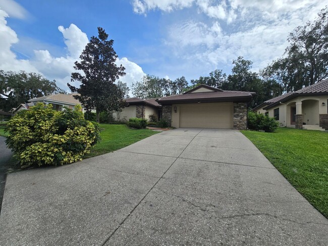 Building Photo - 3 Bed 2.5 Bath Eustis Single Family Home