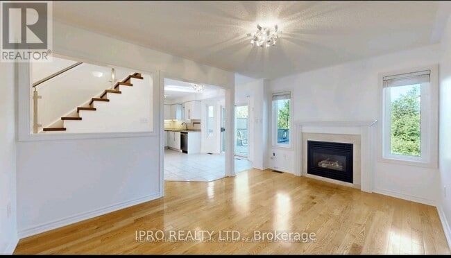 Building Photo - 61 Raintree Crescent
