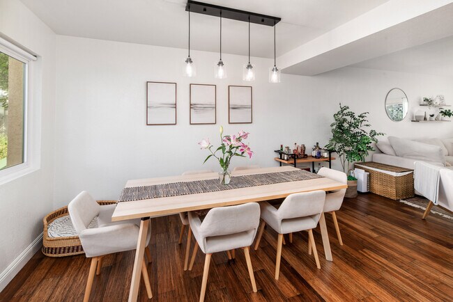 Foto del edificio - 318 Juniper Ave