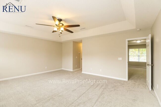 Foto del edificio - This home is available for NO CONTACT show...