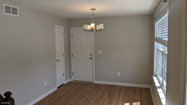Building Photo - 4 br, 3.5 bath House - 8907 Mayflower Road
