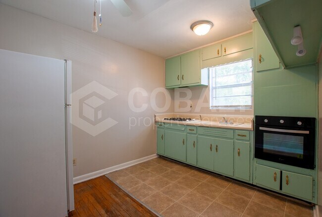 Building Photo - 890 Greenwood Ave NE