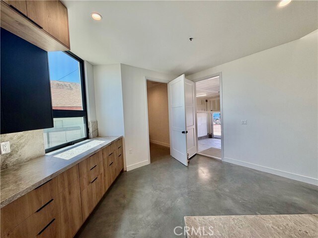 Foto del edificio - 243 Seal Beach Blvd