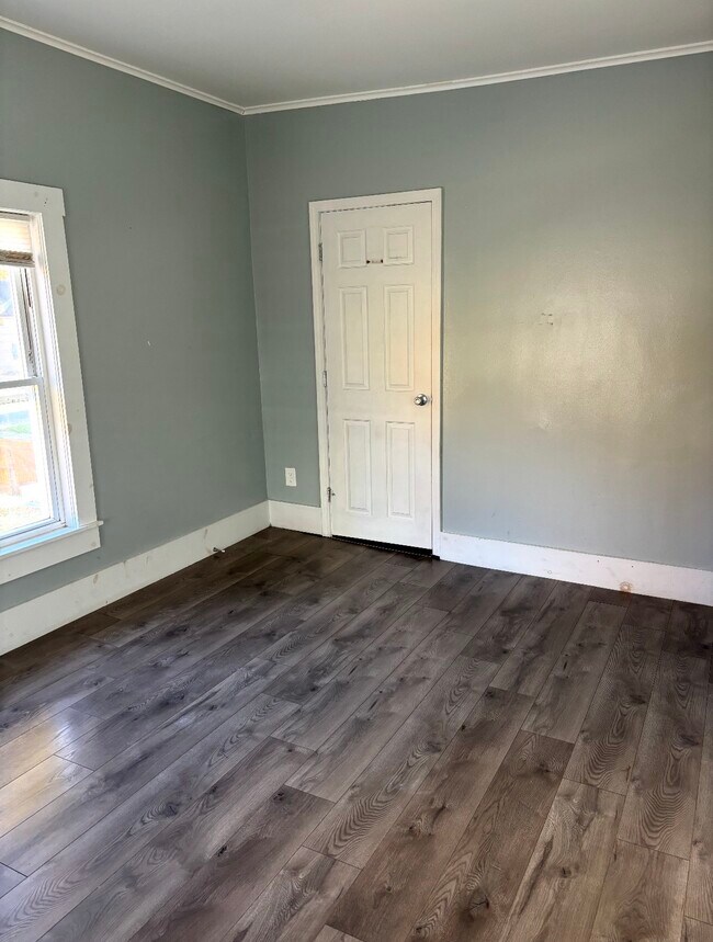 Building Photo - 185 Lake St