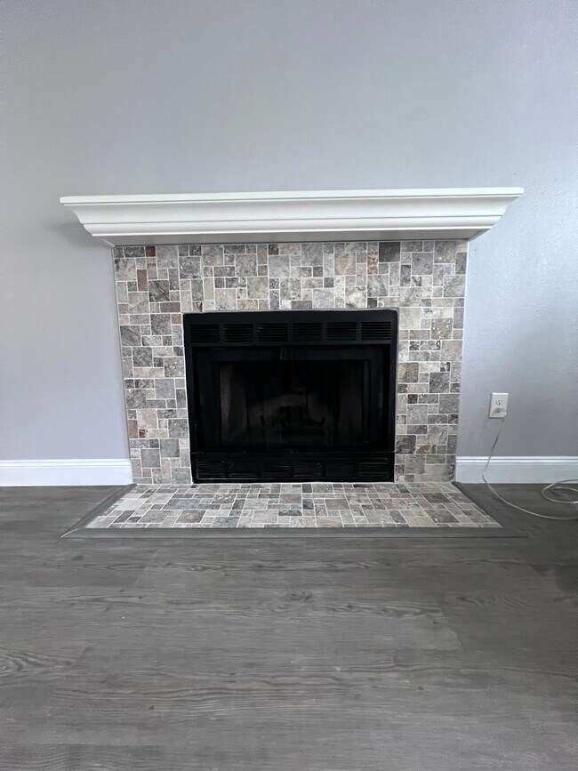 Building Photo - 1302 Northlake Dr