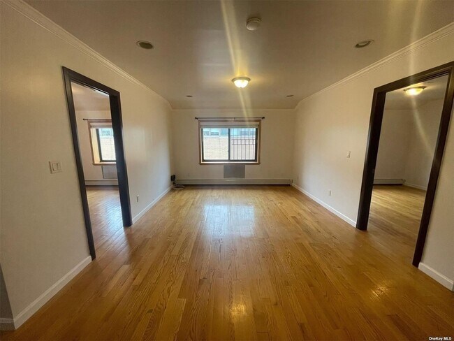 Foto del edificio - 75-48 Parsons Blvd