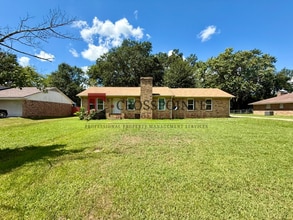 Building Photo - 111 N Gatewood Dr