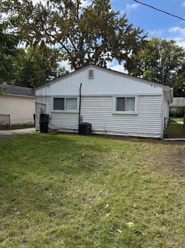 Foto del edificio - 27840 Groveland St