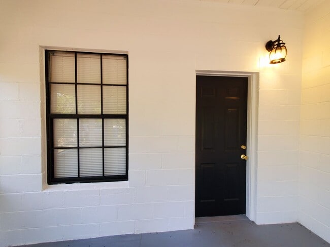 Foto del edificio - 2 Bedroom, 1 Bathroom Home for Rent in Plant City!