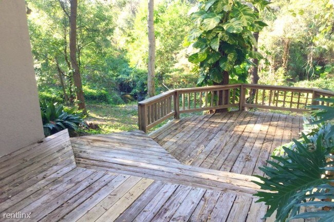 Foto del edificio - 74 Bay Woods Dr
