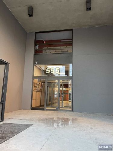 Foto del edificio - 555 Gorge Rd