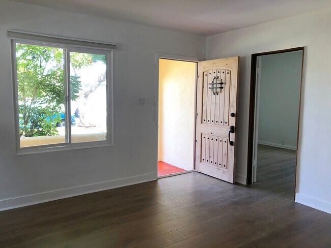 living room - 4361 Chase Ave