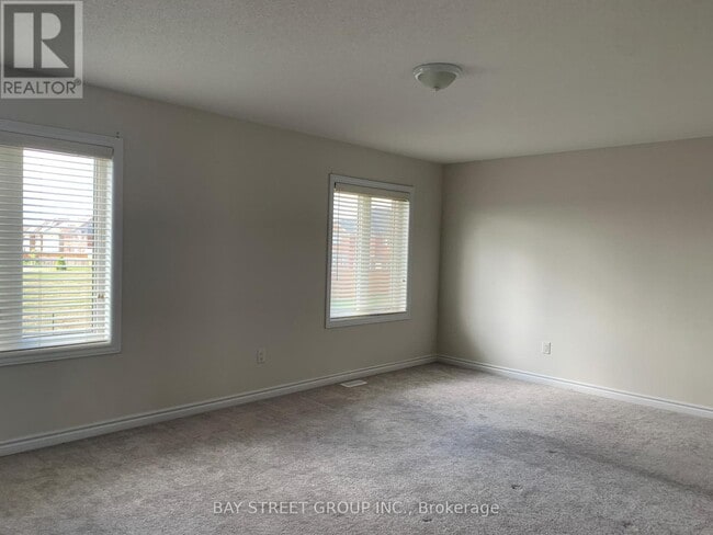 Building Photo - 97 Redmond Cres