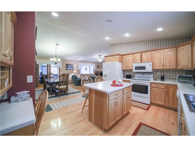 Foto del edificio - 2 Bedrooms, 3 Bathrooms Single Family Home...