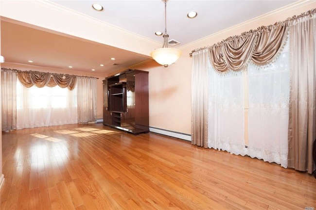 Foto del edificio - 780 Plainview Rd