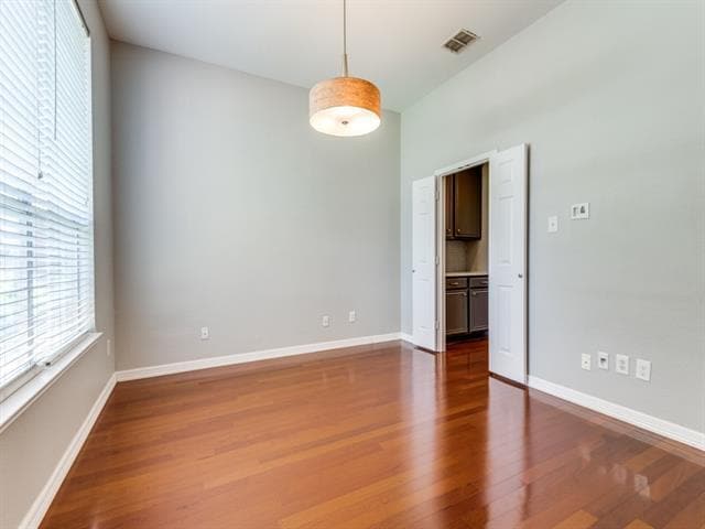 Building Photo - 9512 Saddle Dr
