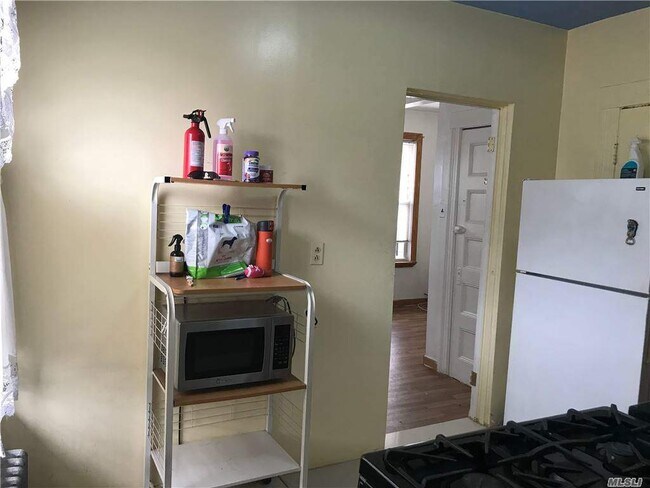 Building Photo - 136-26-136-61 61st Rd