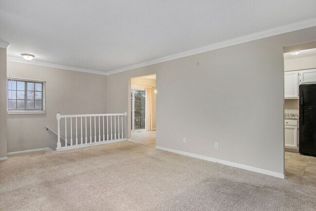 Building Photo - 71 Meadow Wood Dr