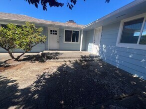 Building Photo - 546 Fir Ave