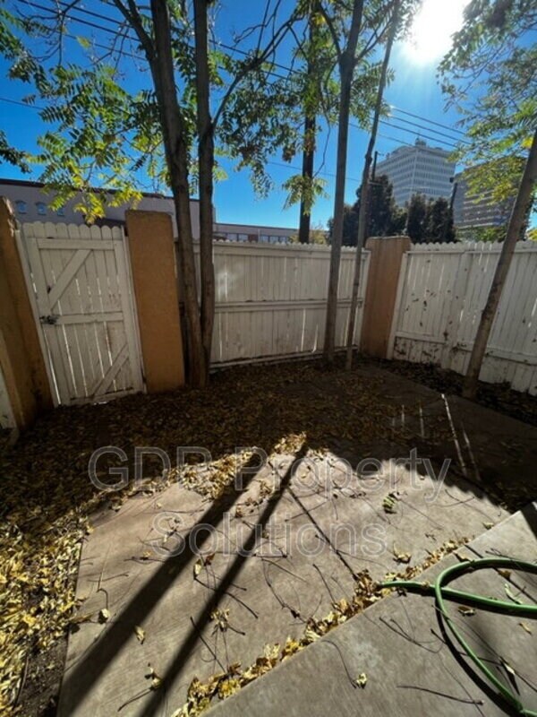 Foto del edificio - 706-A Fruit Ave NW