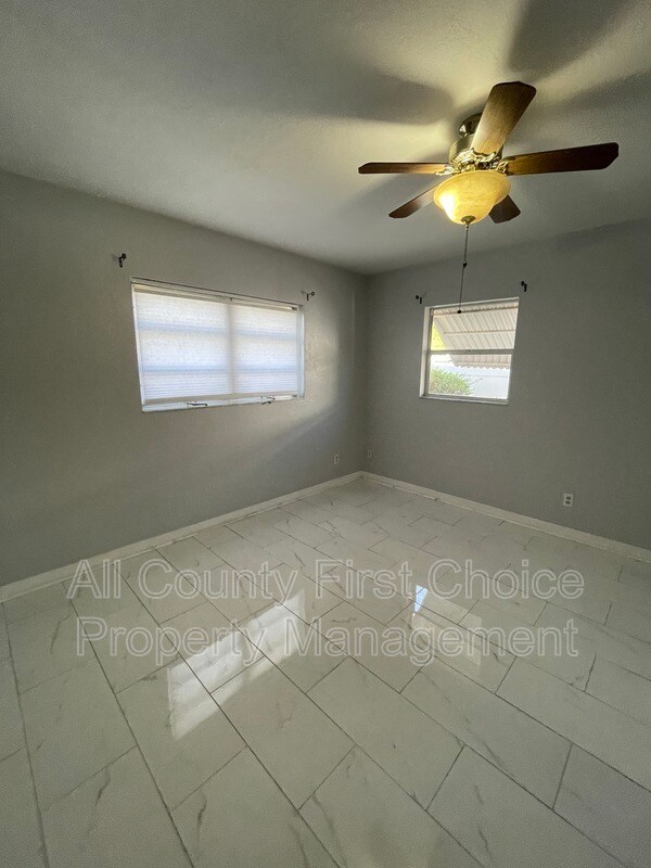 Building Photo - 4012 37th Ave N