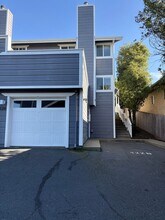 Building Photo - 422 Upham St