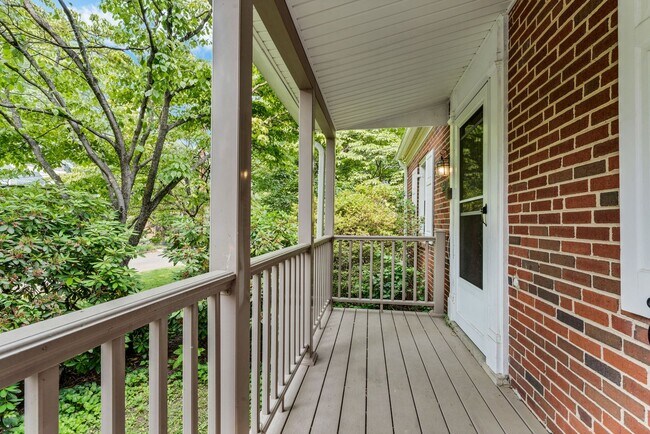 Foto del edificio - 4-bedroom, 2.5-bath home located in Upper Marlboro