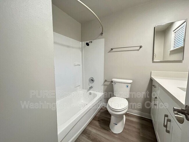 Building Photo - 421 Ambaum Blvd SW