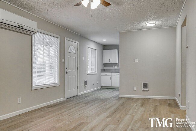 Foto del edificio - Cozy Pet Friendly Home with 2 bed and 1 ba...