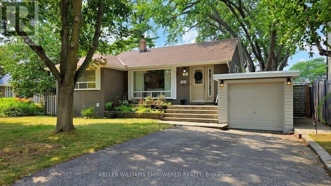 Photo du bâtiment - 30 Paperbirch Dr