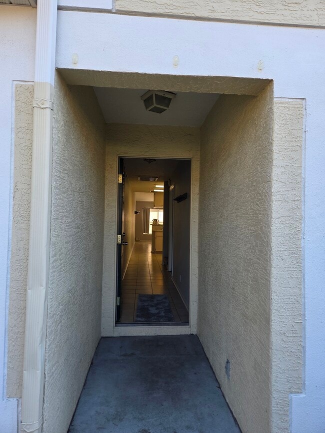 Building Photo - 682 Green Valley Rd