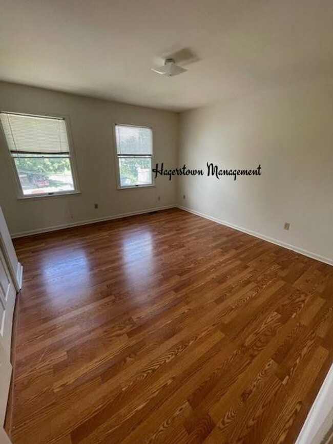 Building Photo - Must See! 2BR Duplex on S Cannon Ave