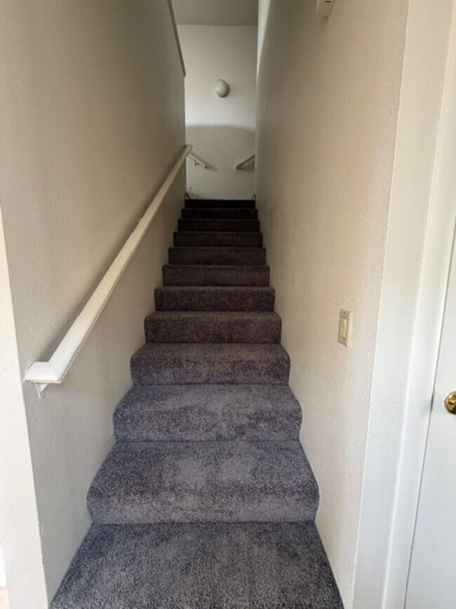 Building Photo - 2427-2429 WYDA WAY