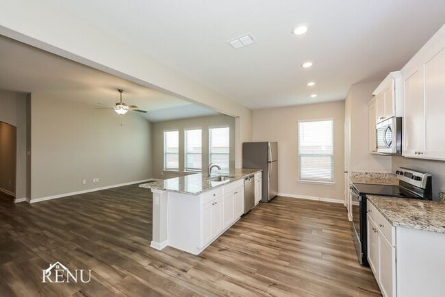 Building Photo - 2028 Hialeah Dr