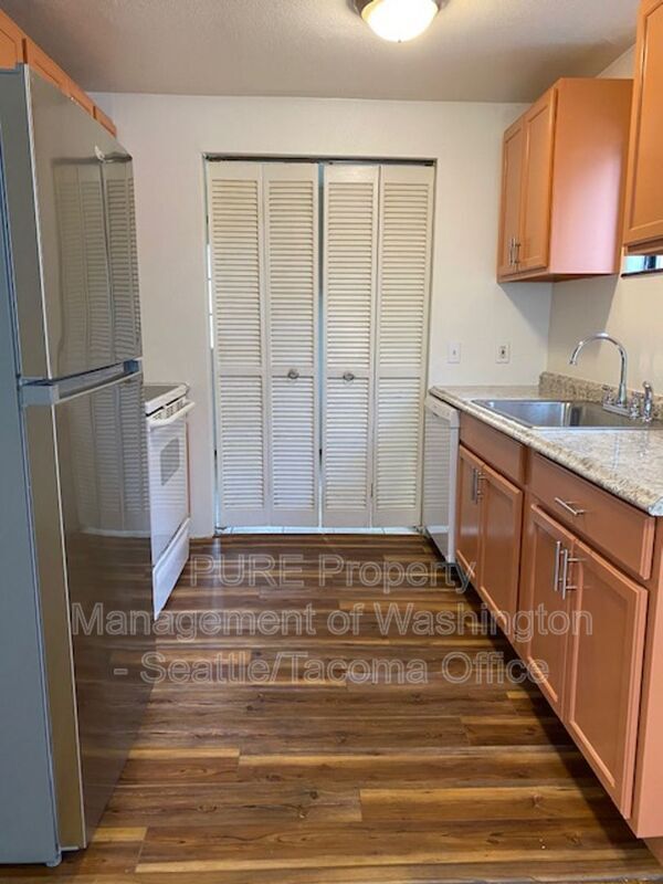 Building Photo - 19609 19th Ave NE