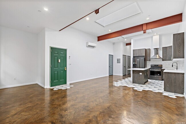 Building Photo - 2610 3rd Ave