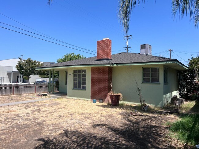 Foto del edificio - 2905 E Lamona Ave