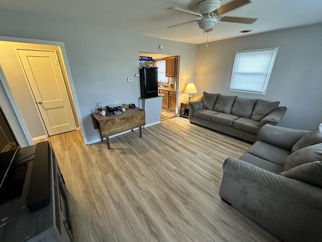 Building Photo - 1736 W Grand Ave