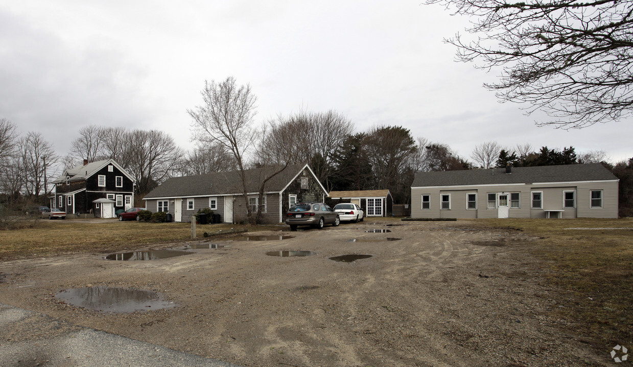 Building Photo - 250 Davisville Rd