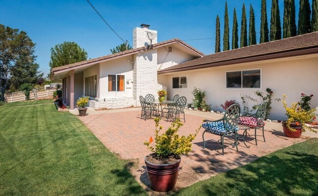 Building Photo - Stylish 3-Bed + Office Retreat with Sweepi...
