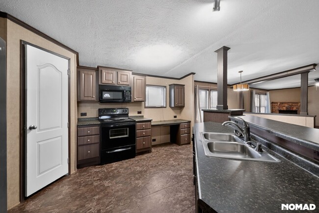 Building Photo - 1658 Reynolds Ln