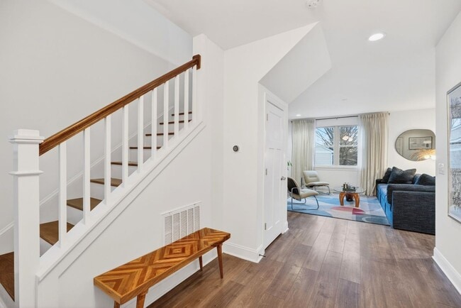 Building Photo - 927 Ramseur St