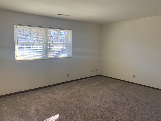 Monarch - 1 Bed - Versailles Apartments